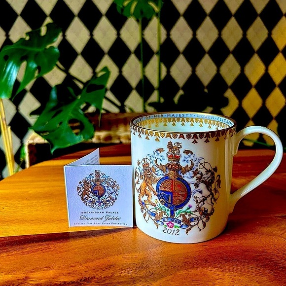 British Royal Queen Elizabeth II Diamond Jubilee 22K Gold Mugs - Picture 9 of 9